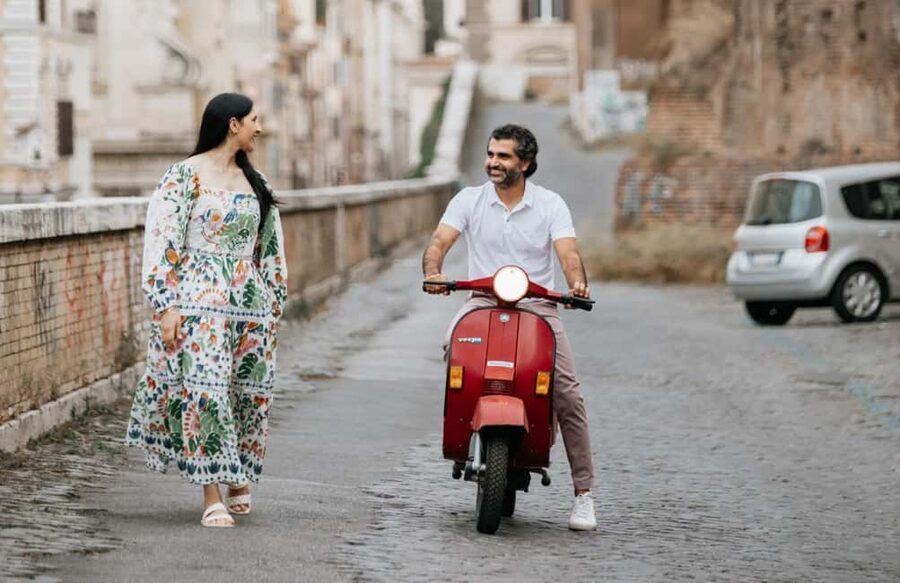 Vespa Tour with Professional Photography in Rome - Riding the Italian Vespa route through Rome’s big-name corners