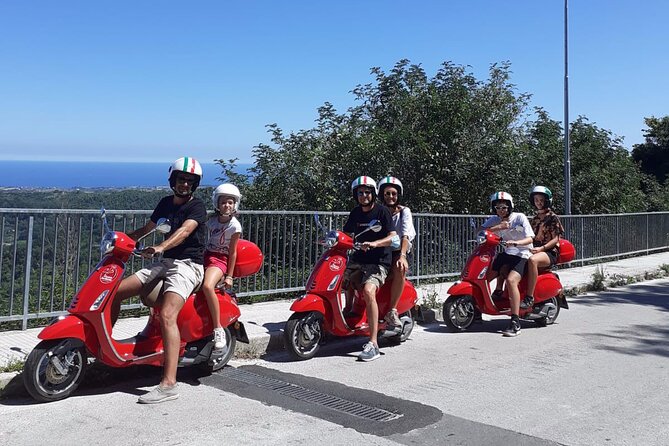 Vespa tour with written guide of Marche in Valdaso - The Vespa experience: automatic ease, helmets, and Fabio’s approach to helping you ride