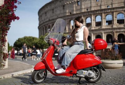Vespa - Wine and Photo Tour in Rome - Stop 1: Via del Colosseo 31 and the Ride That Gets You Oriented Fast