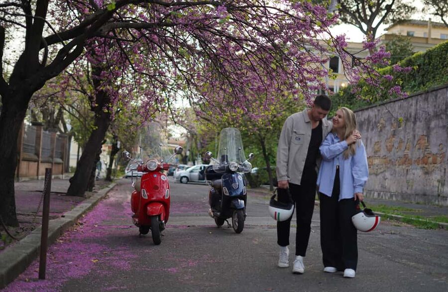 Vespa - Wine and Photography service in Rome - Janiculum Hill: wine tasting plus the best skyline payoff